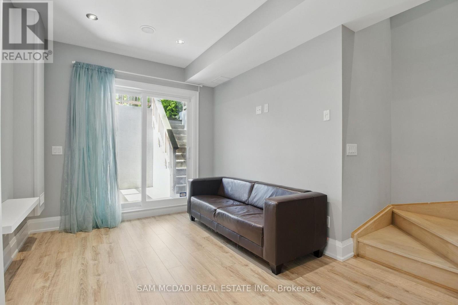 Photo 22 of 1050 Caven Street, Mississauga ON