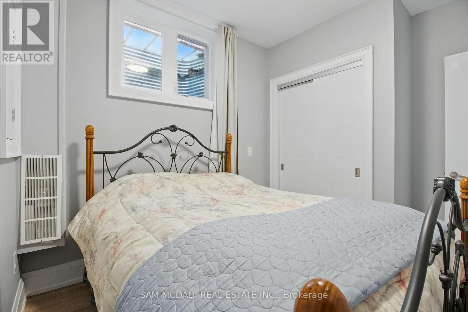 Photo 26 of 1050 Caven Street, Mississauga ON