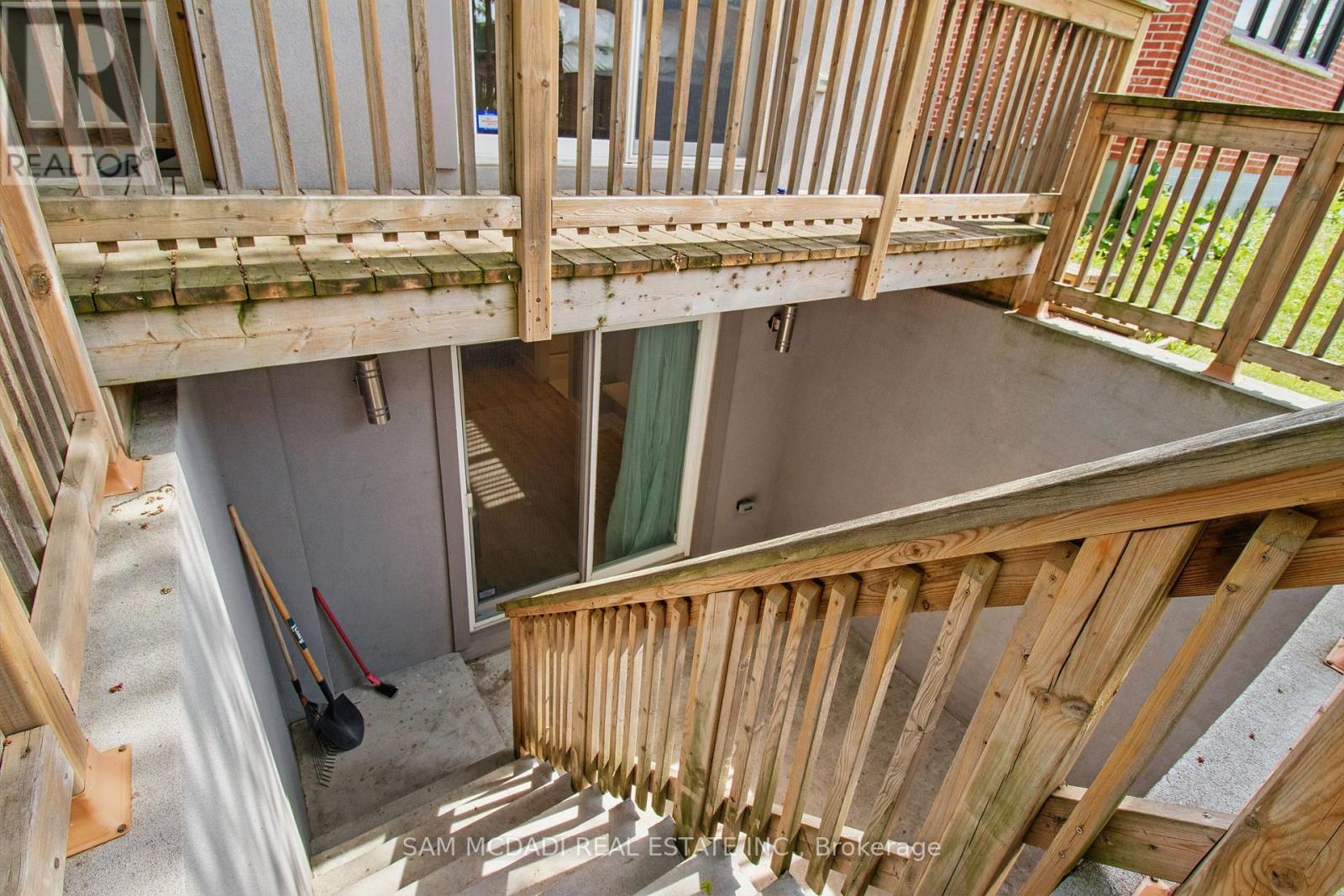Photo 30 of 1050 Caven Street, Mississauga ON