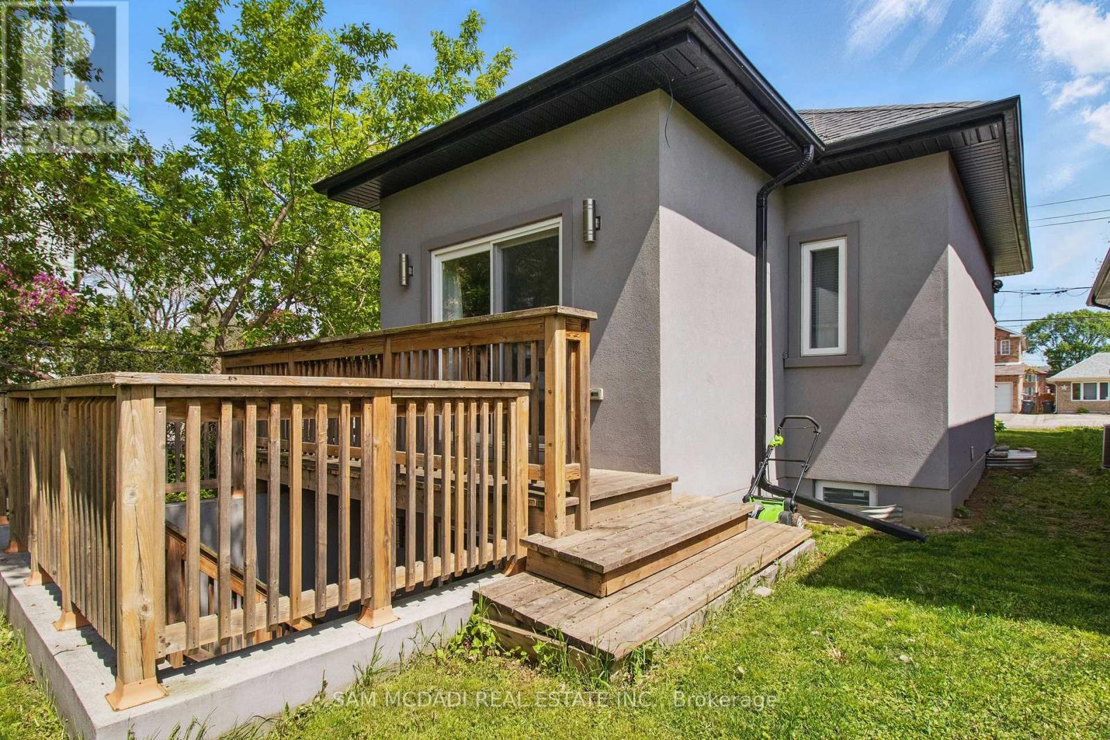 Photo 32 of 1050 Caven Street, Mississauga ON