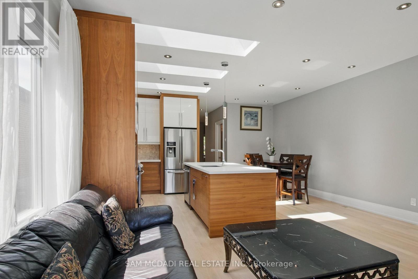 Photo 5 of 1050 Caven Street, Mississauga ON
