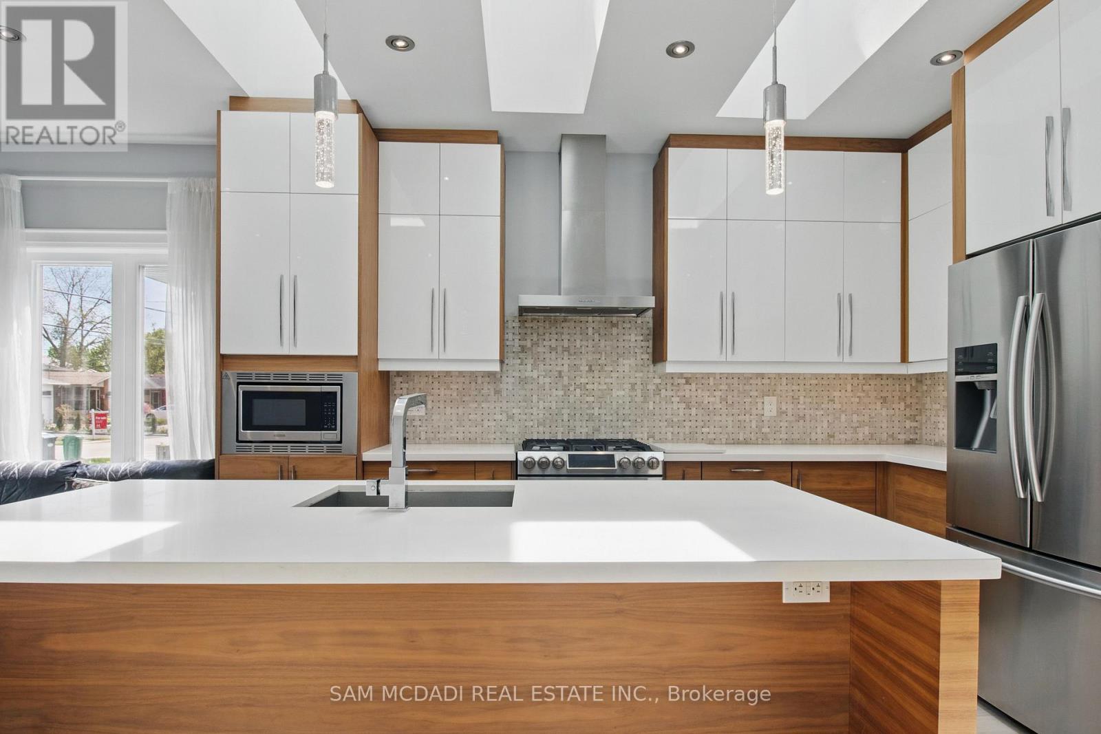 Photo 6 of 1050 Caven Street, Mississauga ON
