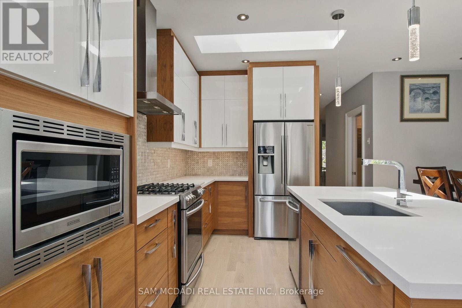 Photo 7 of 1050 Caven Street, Mississauga ON