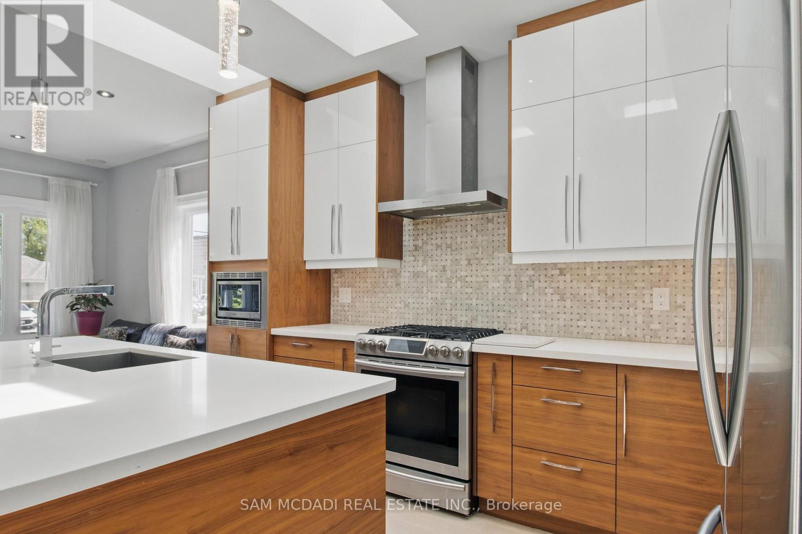 Photo 8 of 1050 Caven Street, Mississauga ON