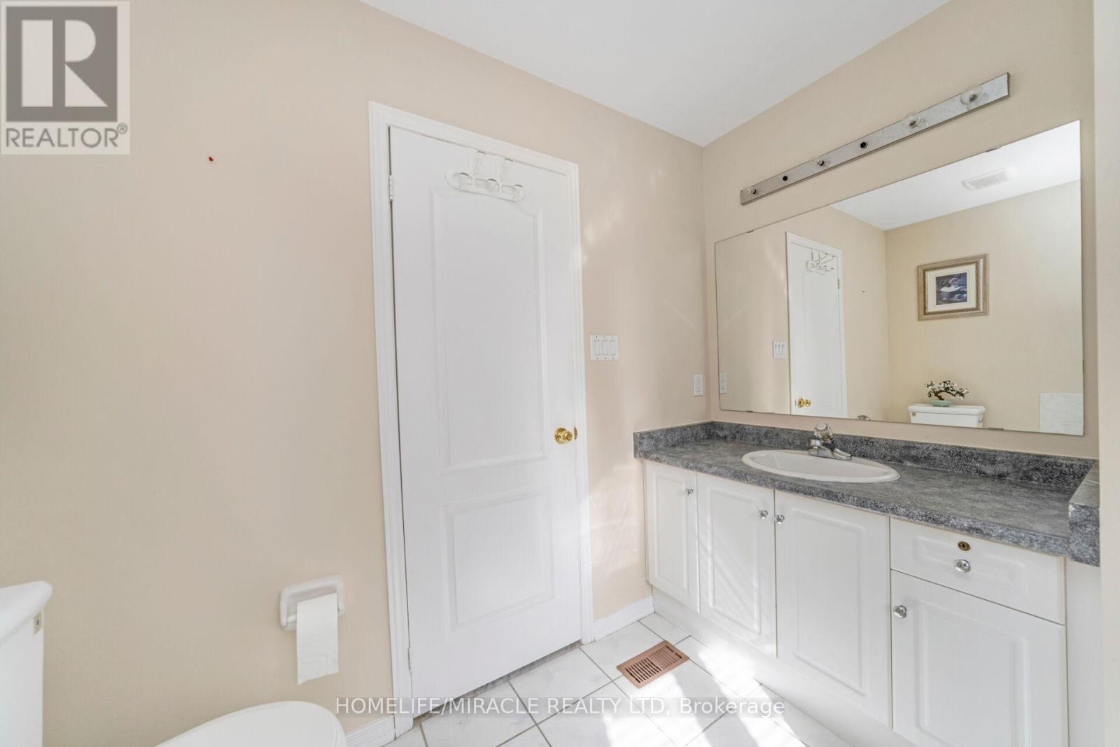 Photo 23 of 17 Mainard Crescent, Brampton ON
