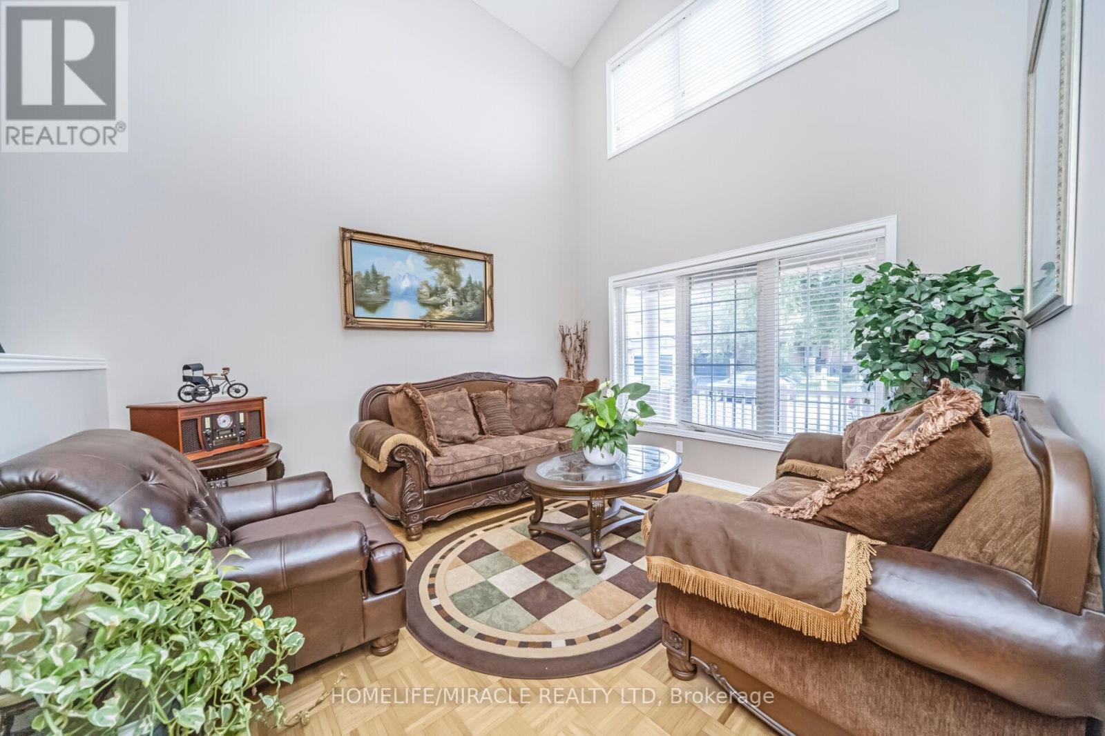 Photo 3 of 17 Mainard Crescent, Brampton ON