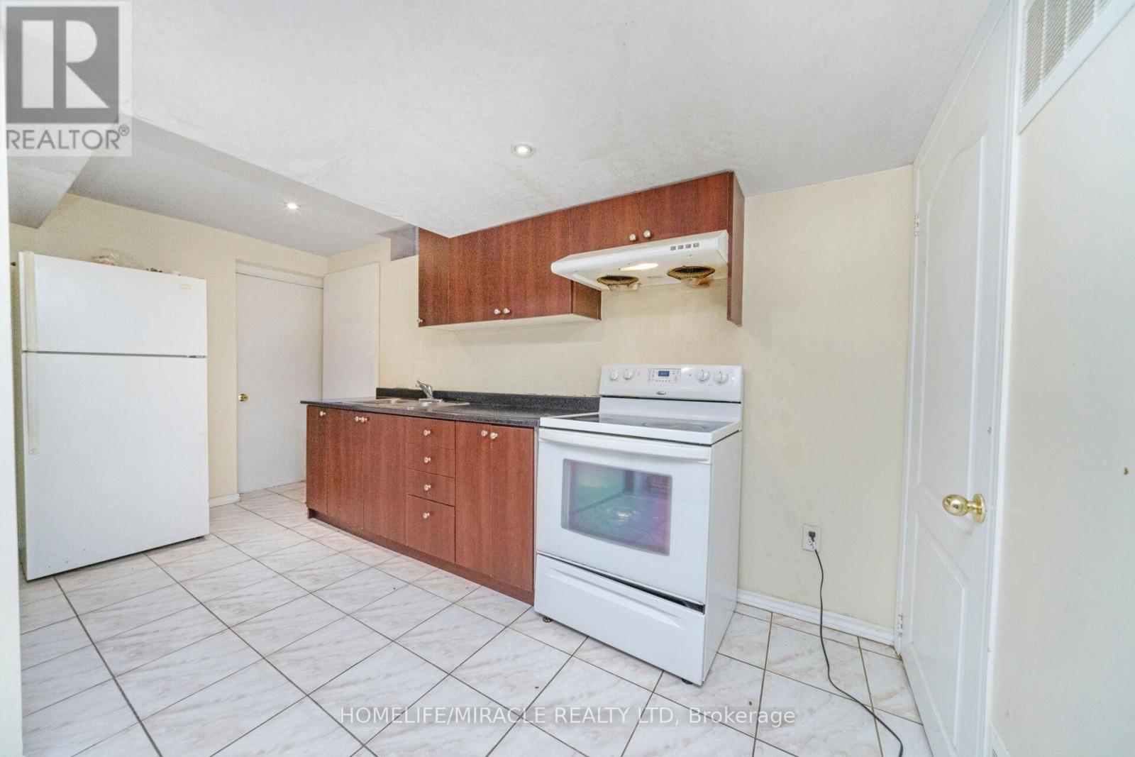 Photo 34 of 17 Mainard Crescent, Brampton ON