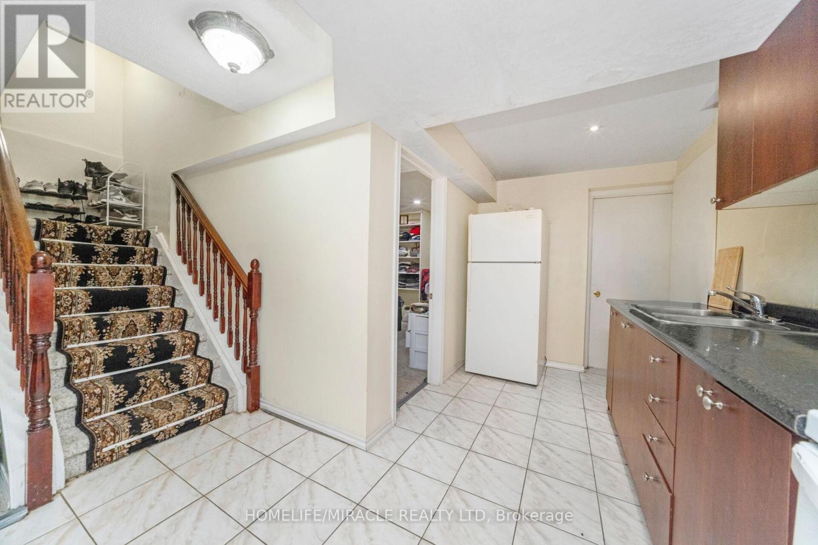 Photo 35 of 17 Mainard Crescent, Brampton ON