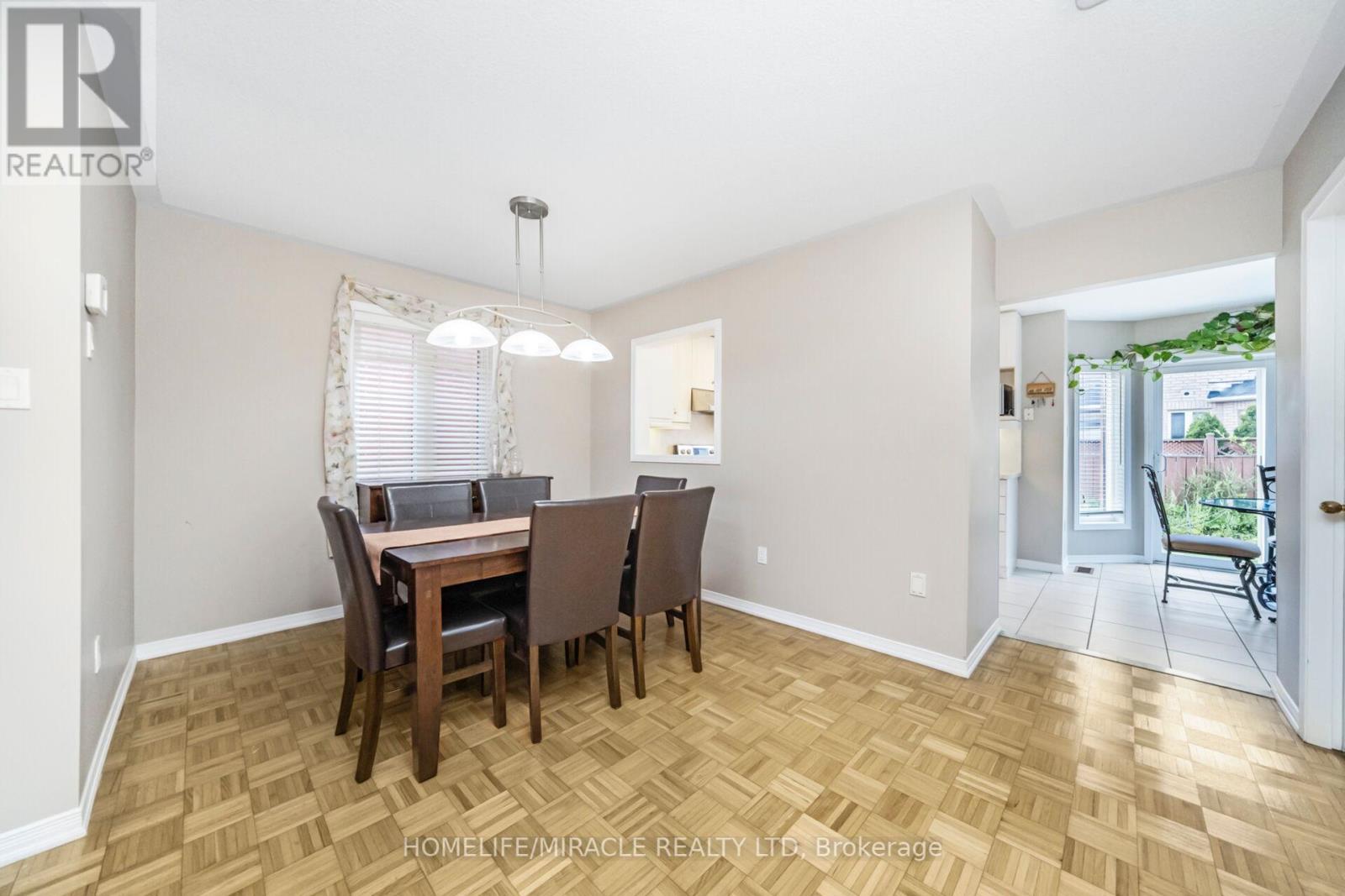 Photo 6 of 17 Mainard Crescent, Brampton ON