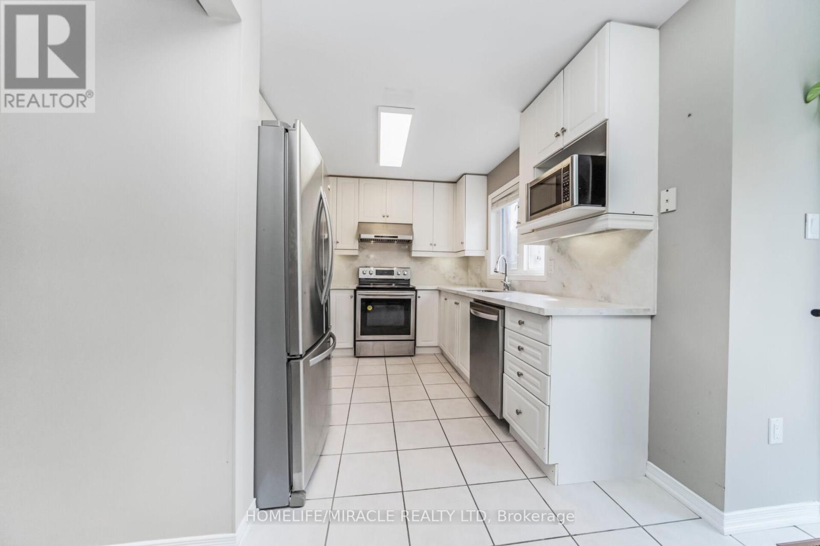 Photo 9 of 17 Mainard Crescent, Brampton ON
