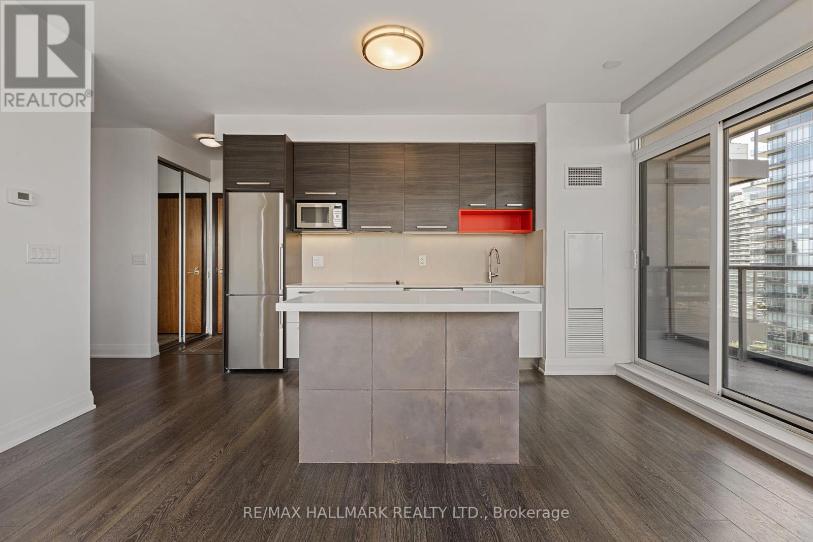 Photo 13 of 1909 36 Park Lawn Road, Toronto ON