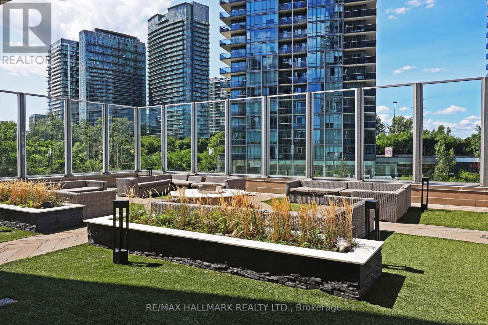 Photo 33 of 1909 36 Park Lawn Road, Toronto ON