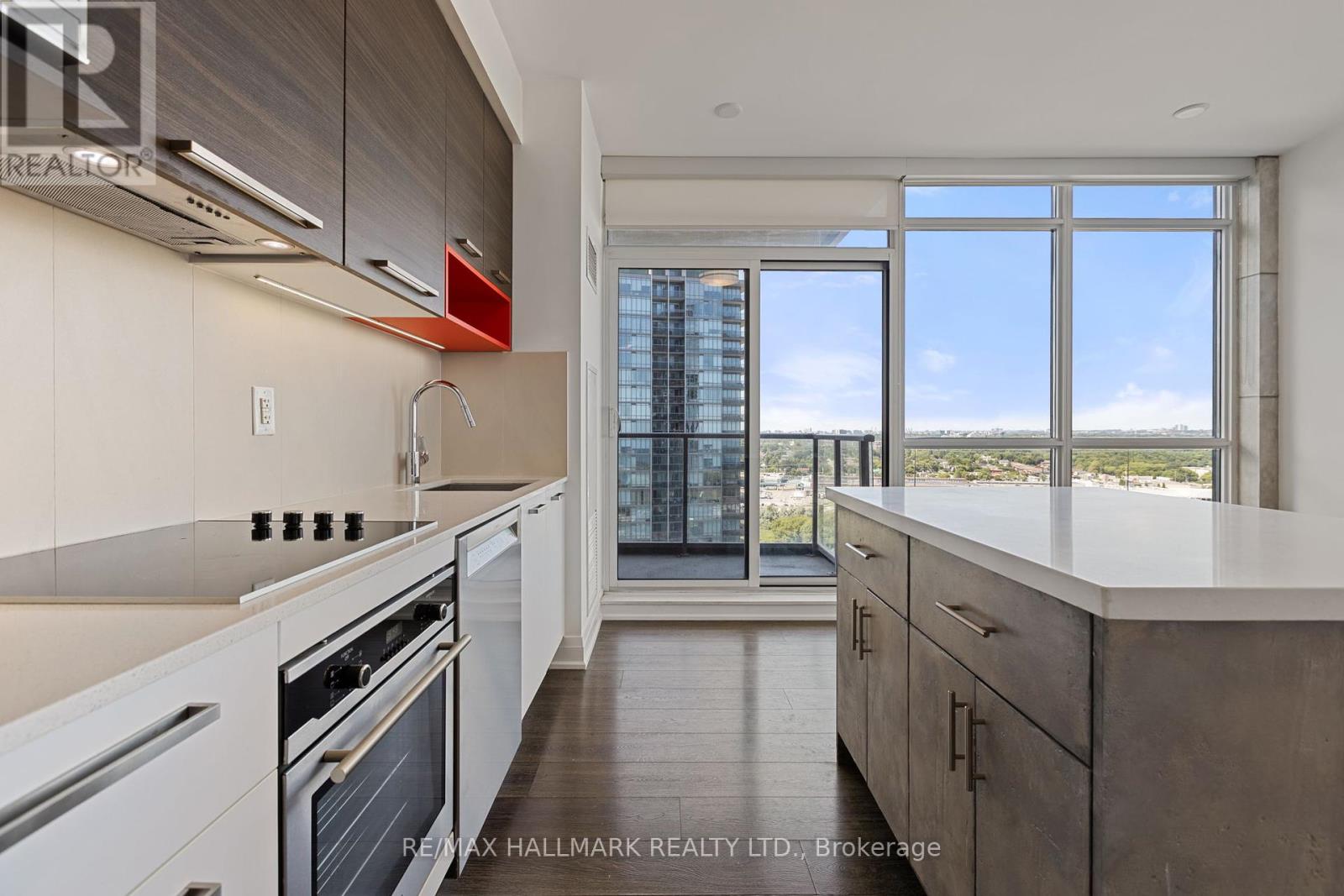 Photo 4 of 1909 36 Park Lawn Road, Toronto ON