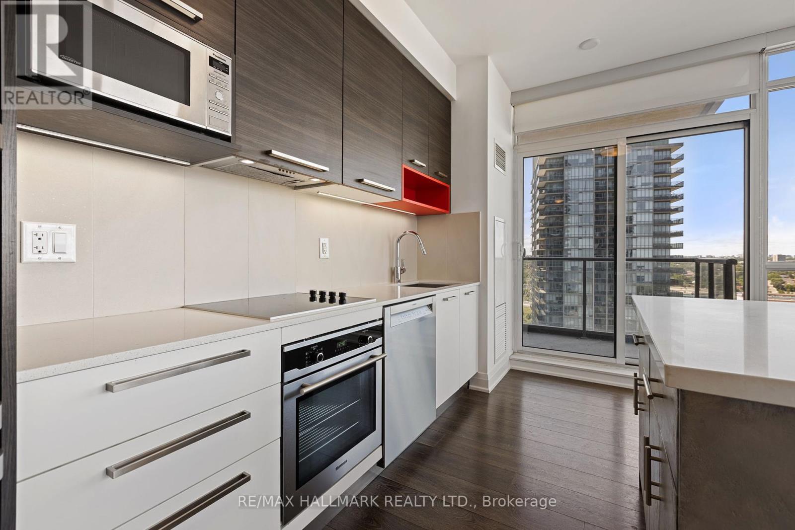 Photo 5 of 1909 36 Park Lawn Road, Toronto ON