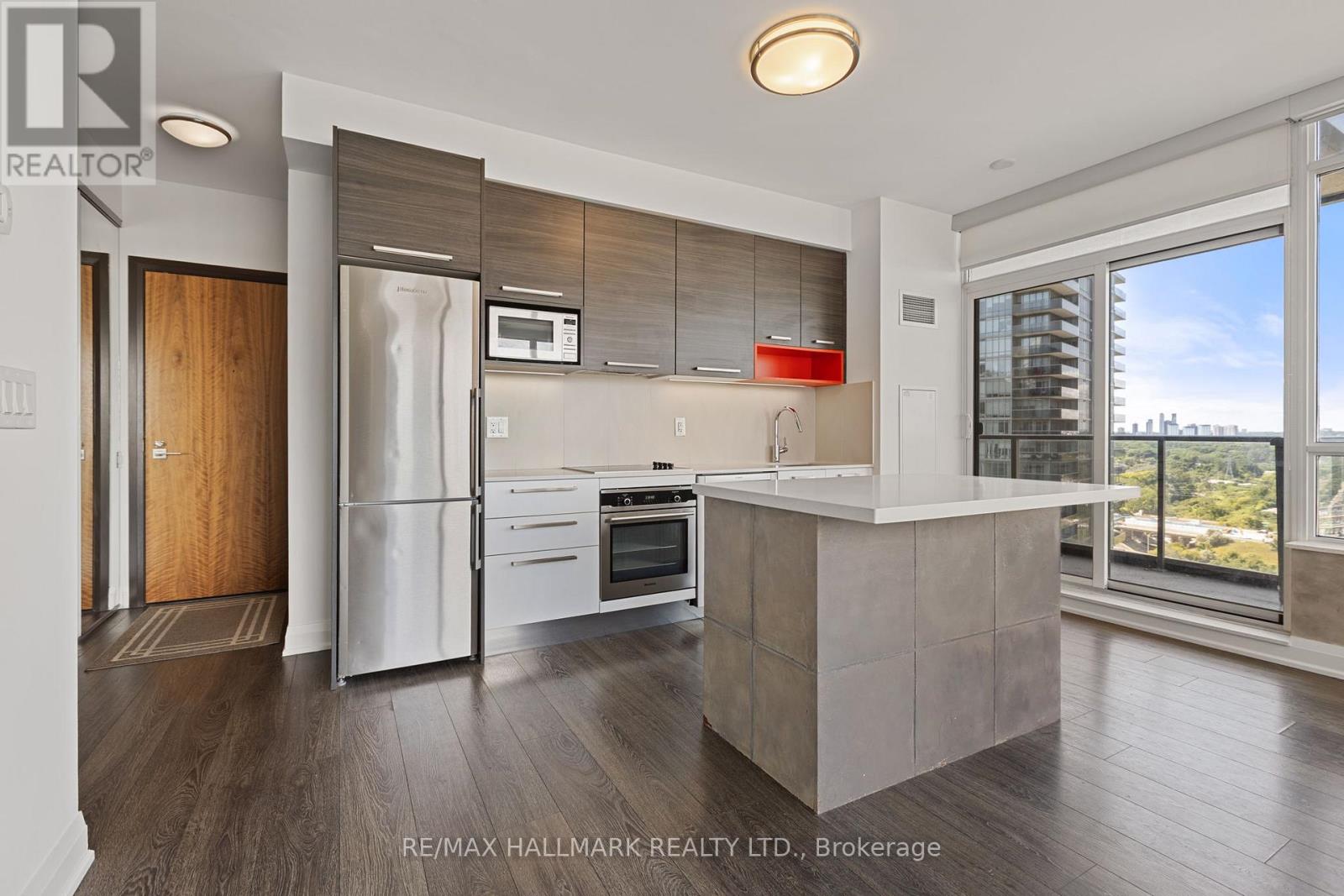Photo 6 of 1909 36 Park Lawn Road, Toronto ON
