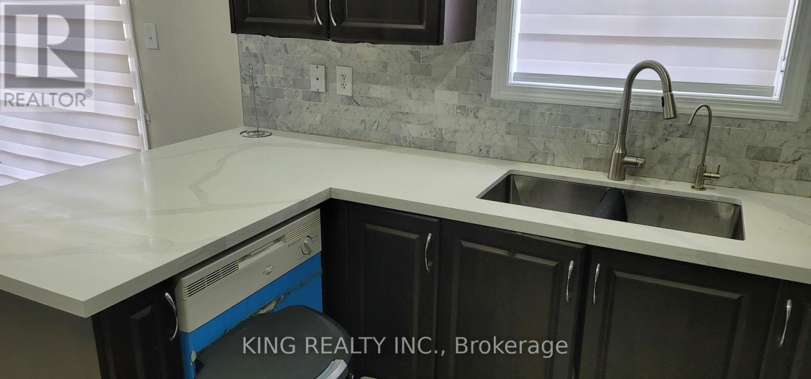 Photo 5 of 59 Haviland Circle, Brampton ON