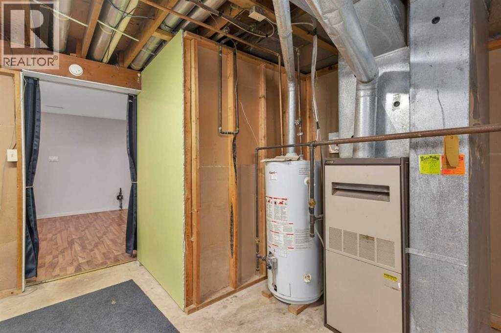 Photo 31 of 56 Lakeview Crescent, Sylvan Lake AB