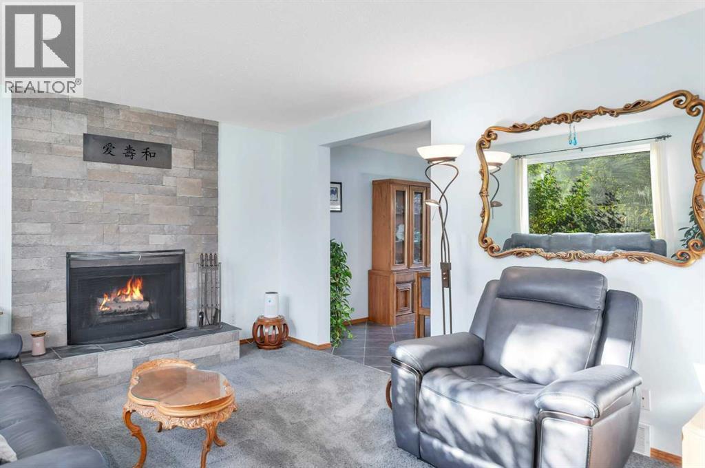 Photo 4 of 56 Lakeview Crescent, Sylvan Lake AB