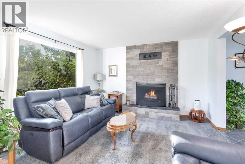 Photo 5 of 56 Lakeview Crescent, Sylvan Lake AB