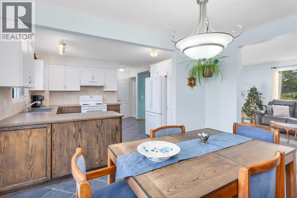 Photo 9 of 56 Lakeview Crescent, Sylvan Lake AB