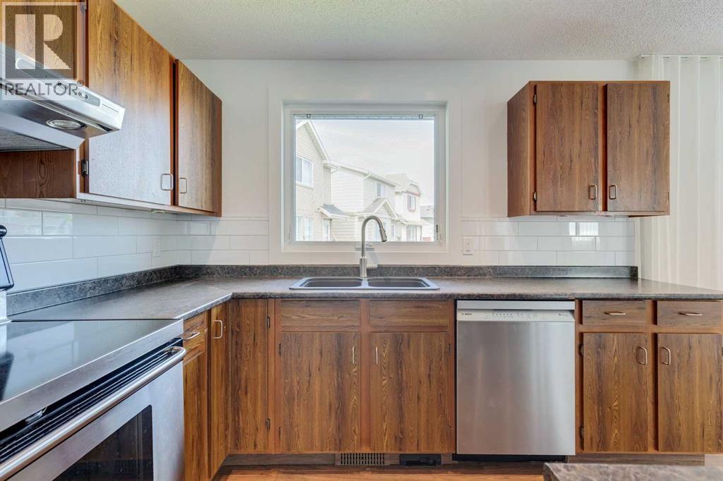 Photo 13 of 23 Erin Grove Court Se, Calgary AB