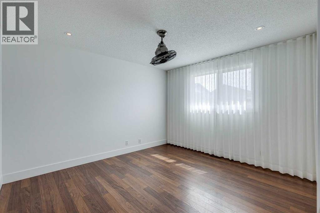 Photo 15 of 23 Erin Grove Court Se, Calgary AB