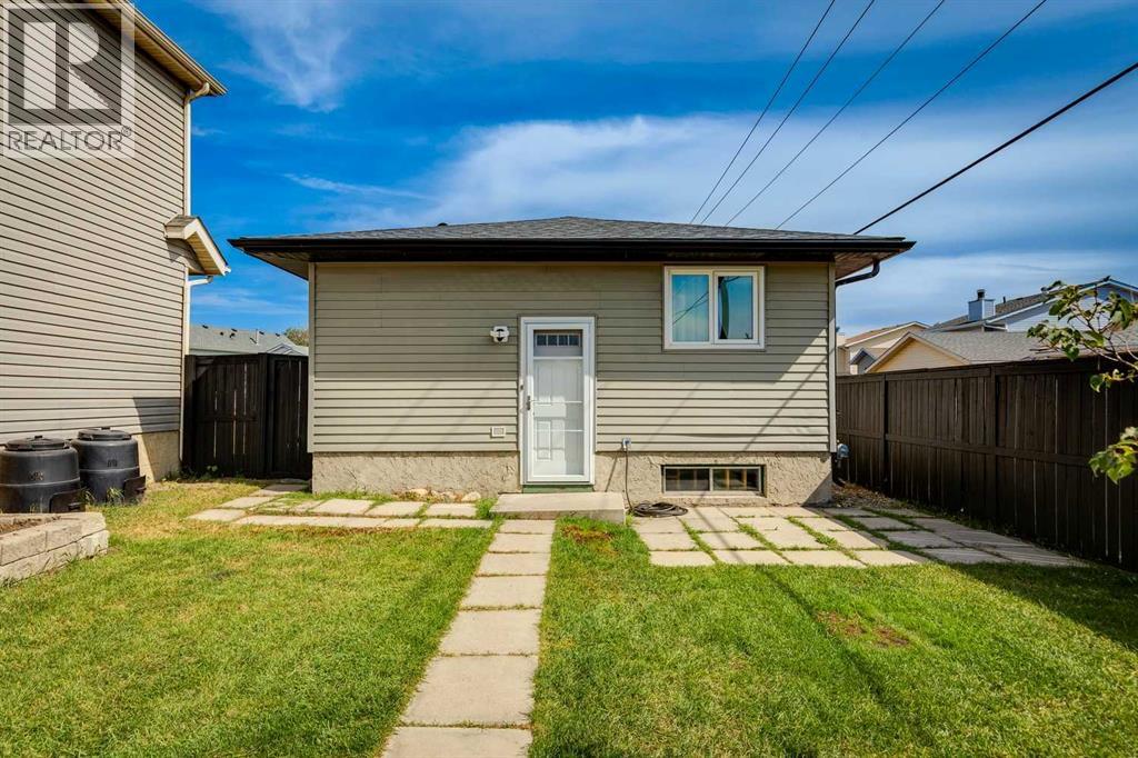 Photo 27 of 23 Erin Grove Court Se, Calgary AB