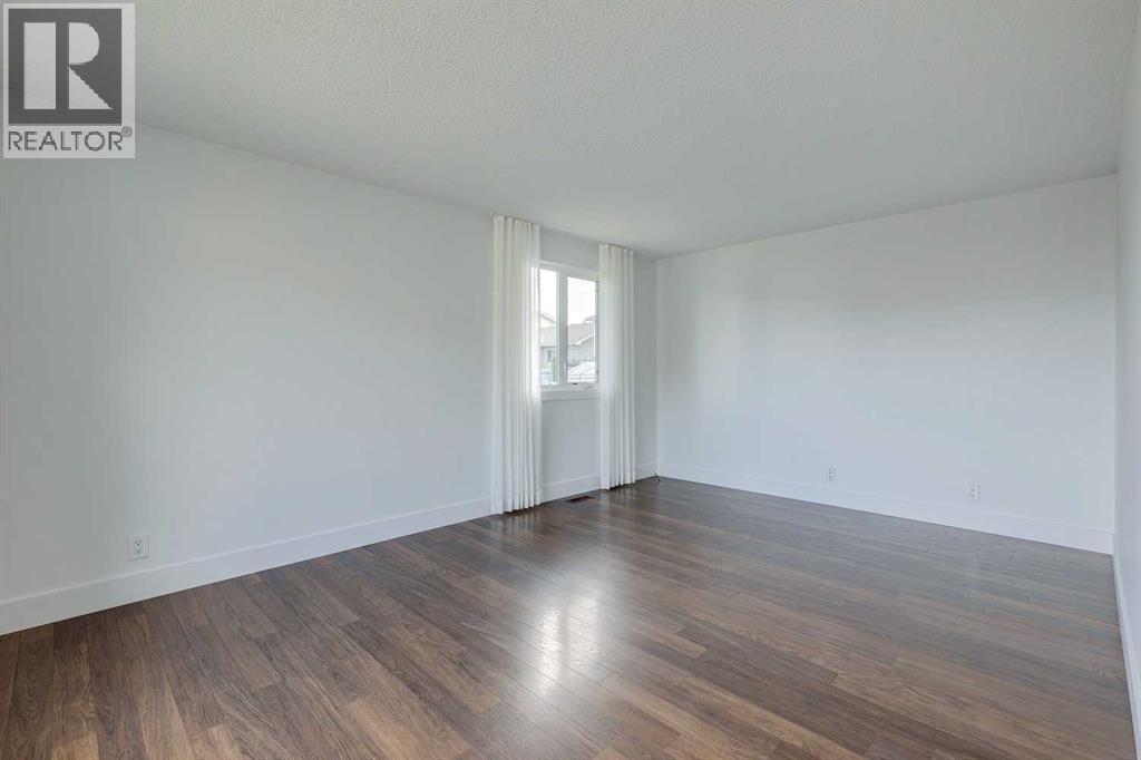 Photo 5 of 23 Erin Grove Court Se, Calgary AB