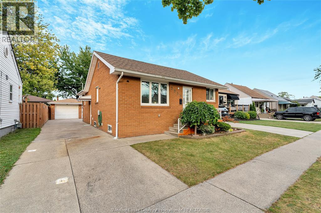 Photo 2 of 2222 Forest Avenue, Windsor ON