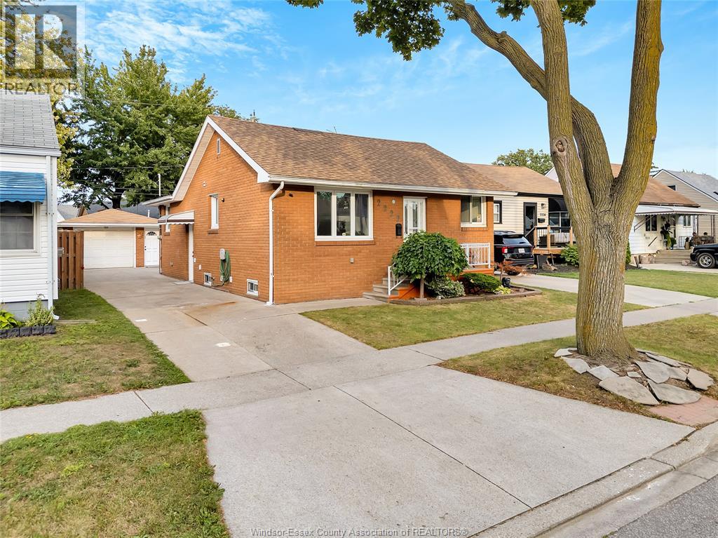 Photo 3 of 2222 Forest Avenue, Windsor ON