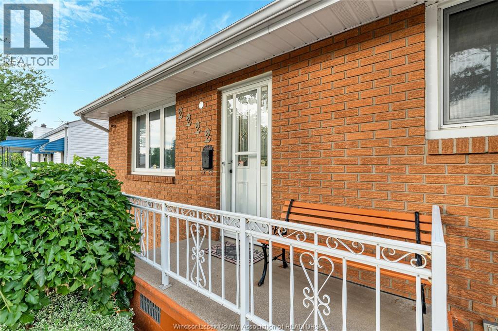 Photo 4 of 2222 Forest Avenue, Windsor ON