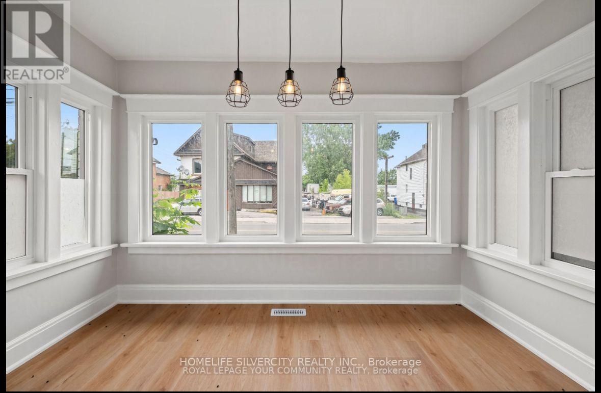 Photo 11 of 1 4910 Bridge Street, Niagara Falls ON