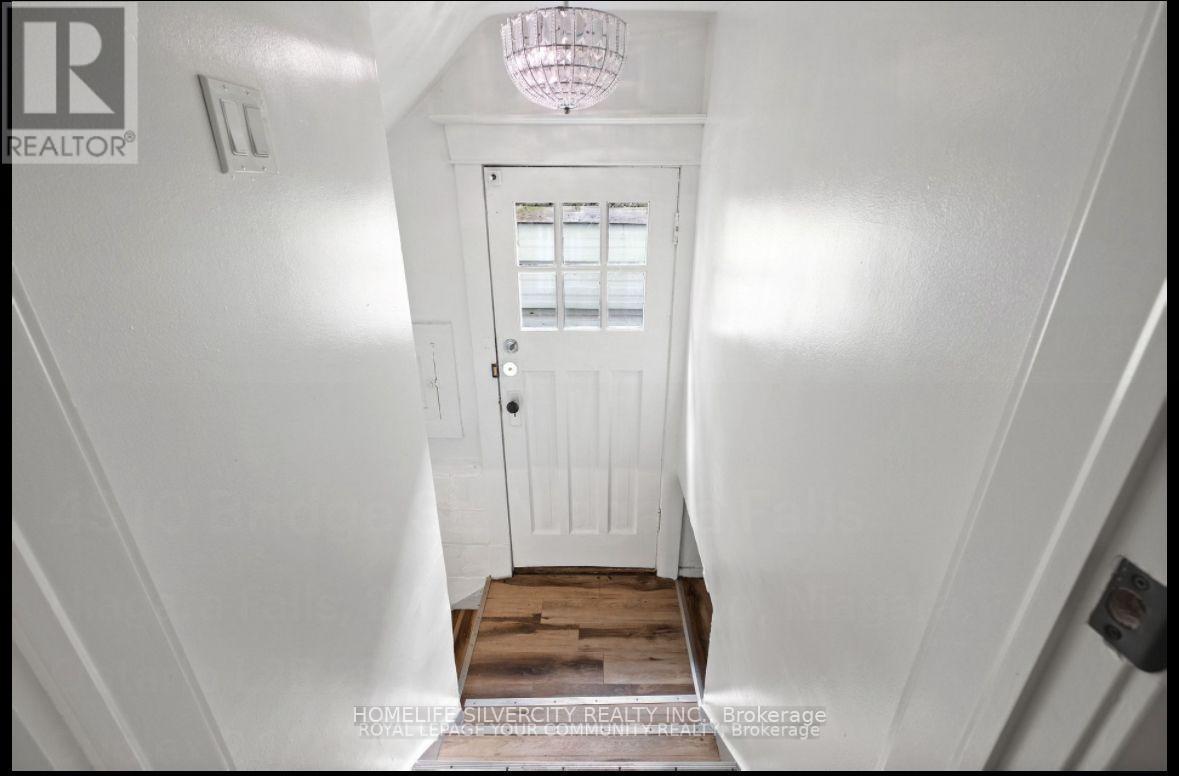 Photo 3 of 1 4910 Bridge Street, Niagara Falls ON
