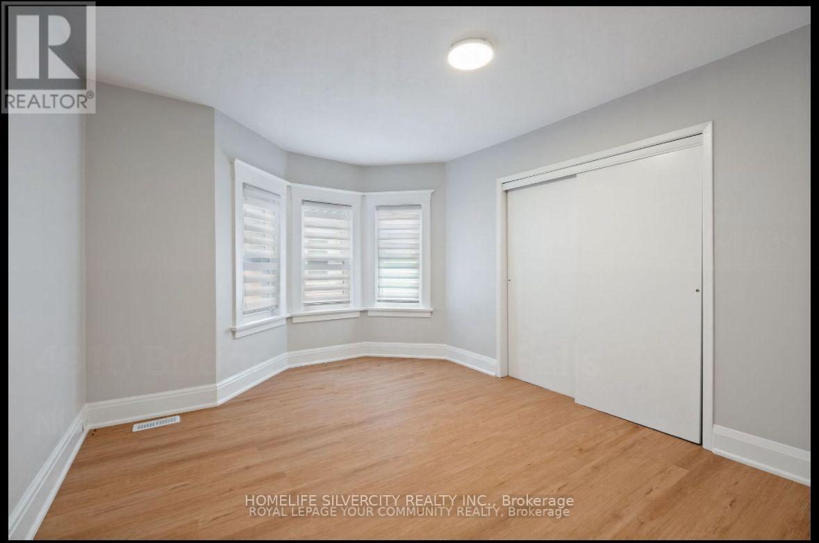 Photo 9 of 1 4910 Bridge Street, Niagara Falls ON