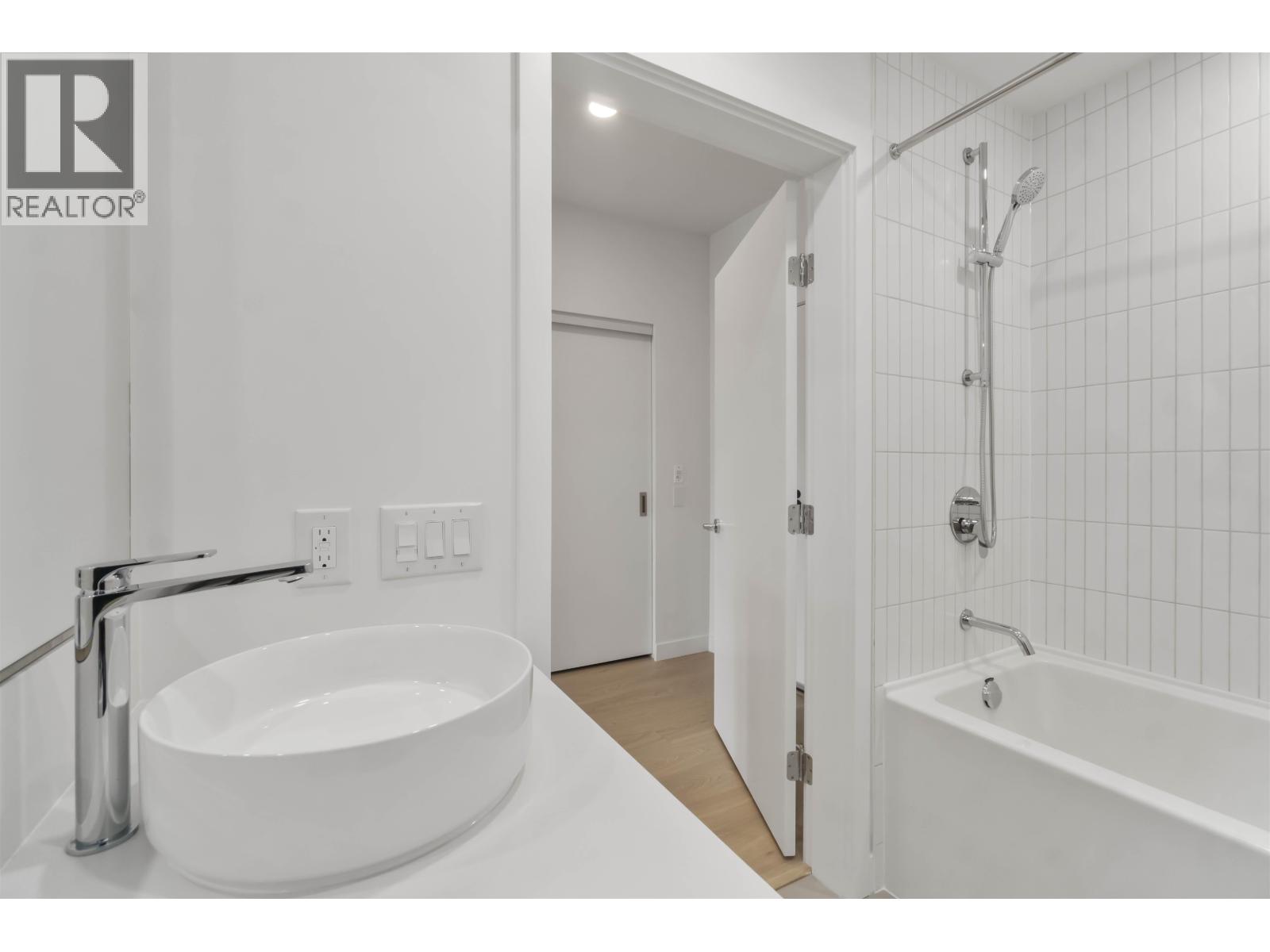 Photo 10 of 212 2450 Garden Drive, Vancouver BC