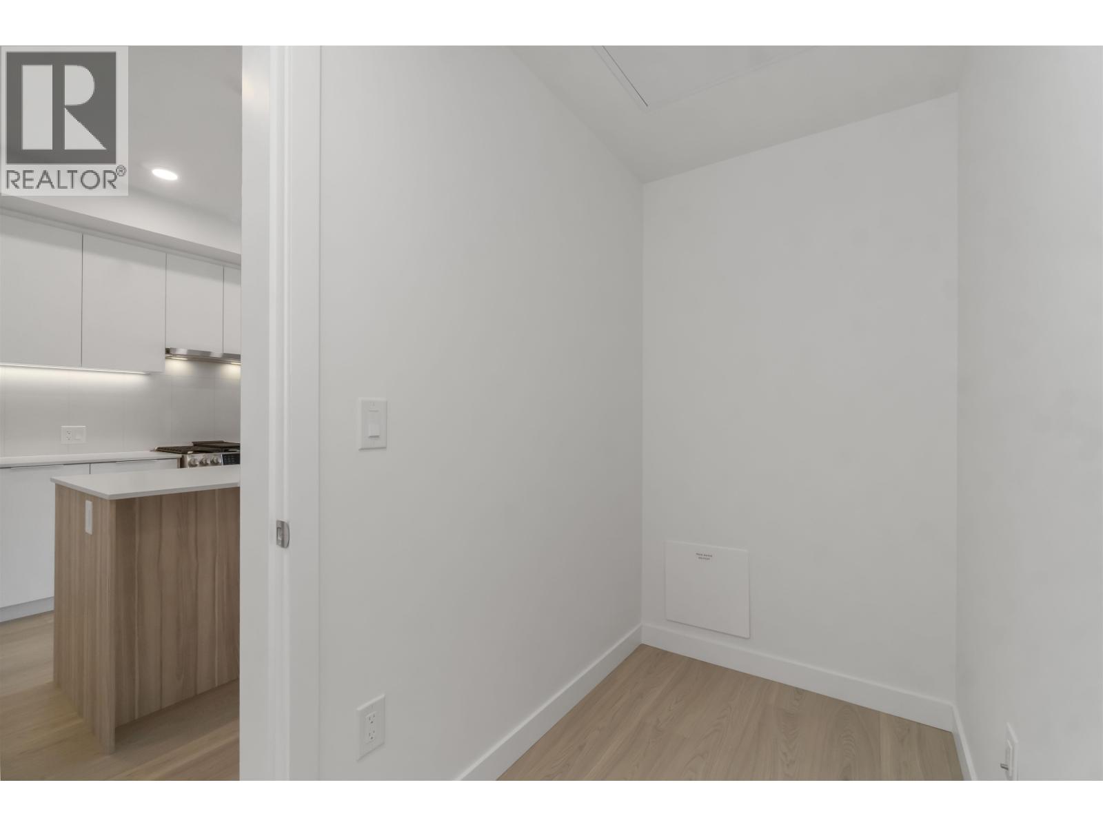 Photo 16 of 212 2450 Garden Drive, Vancouver BC