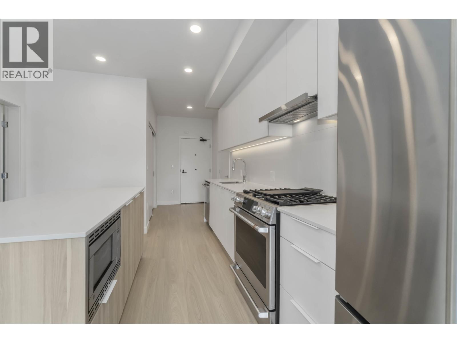 Photo 18 of 212 2450 Garden Drive, Vancouver BC