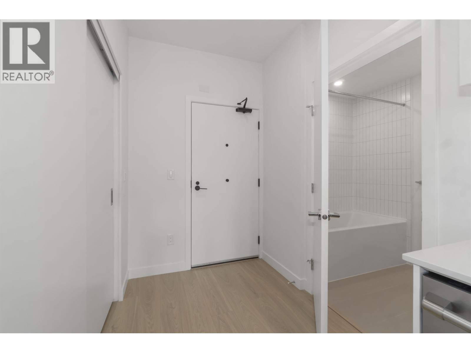 Photo 20 of 212 2450 Garden Drive, Vancouver BC