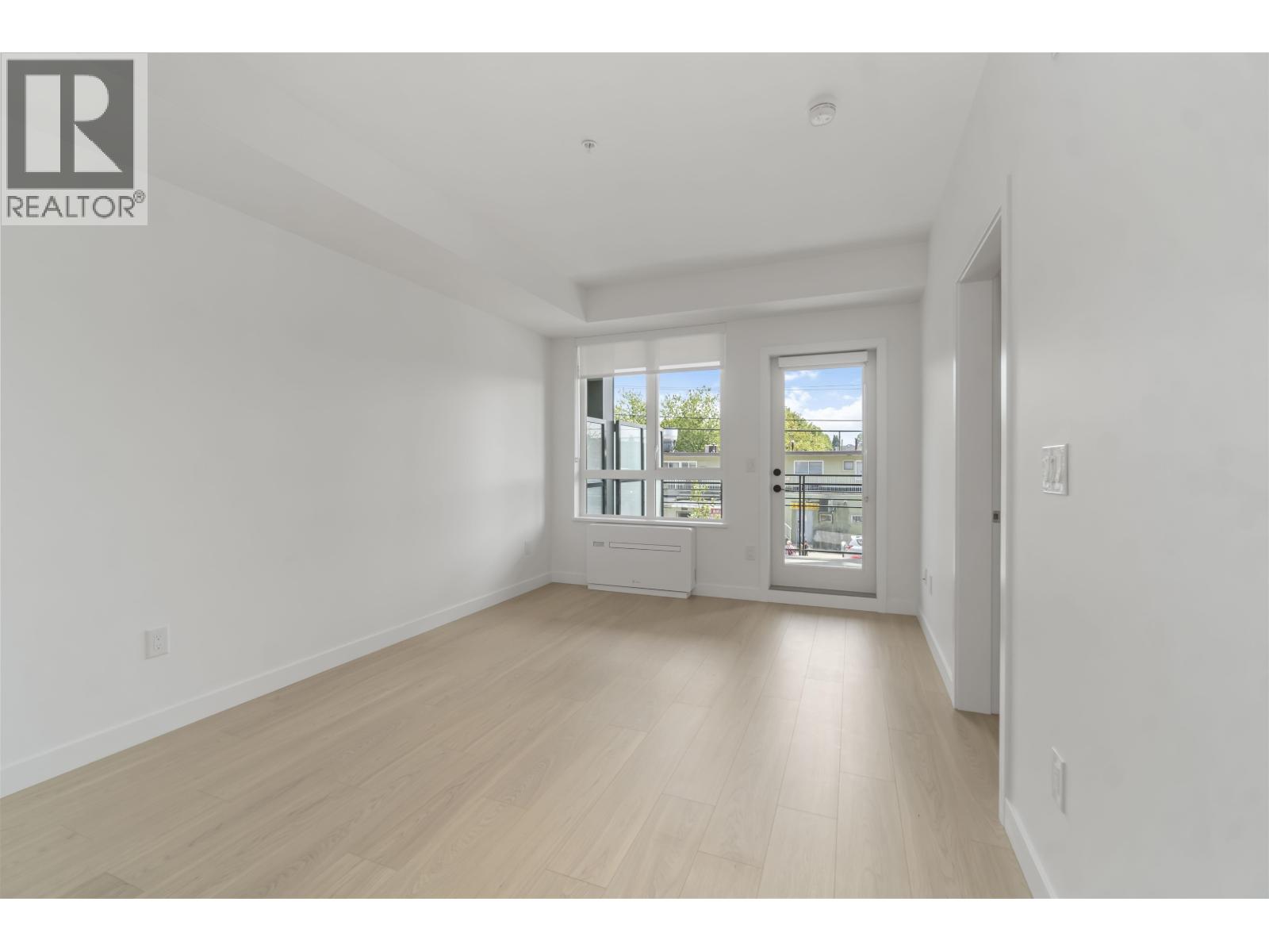 Photo 3 of 212 2450 Garden Drive, Vancouver BC