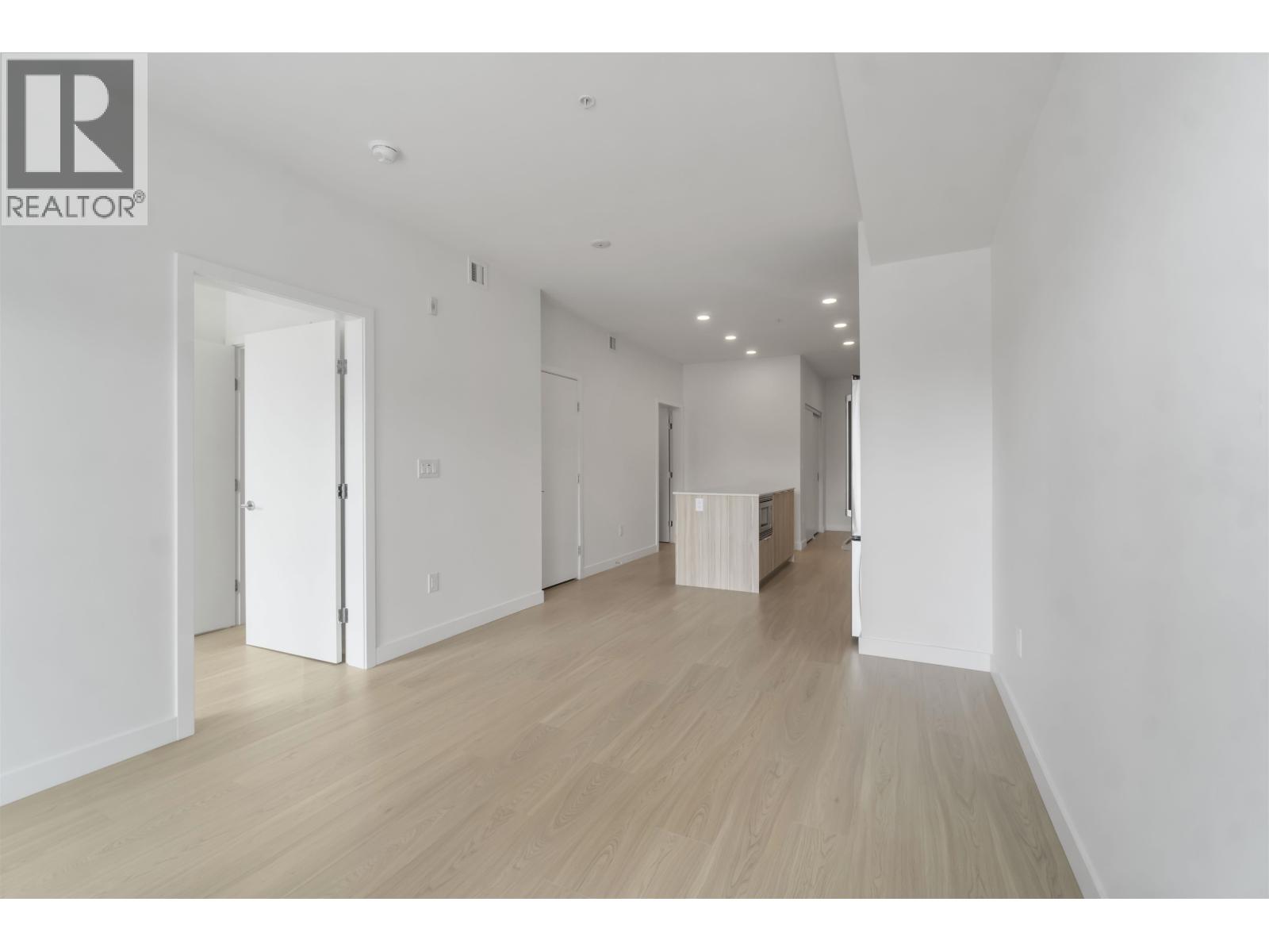 Photo 8 of 212 2450 Garden Drive, Vancouver BC
