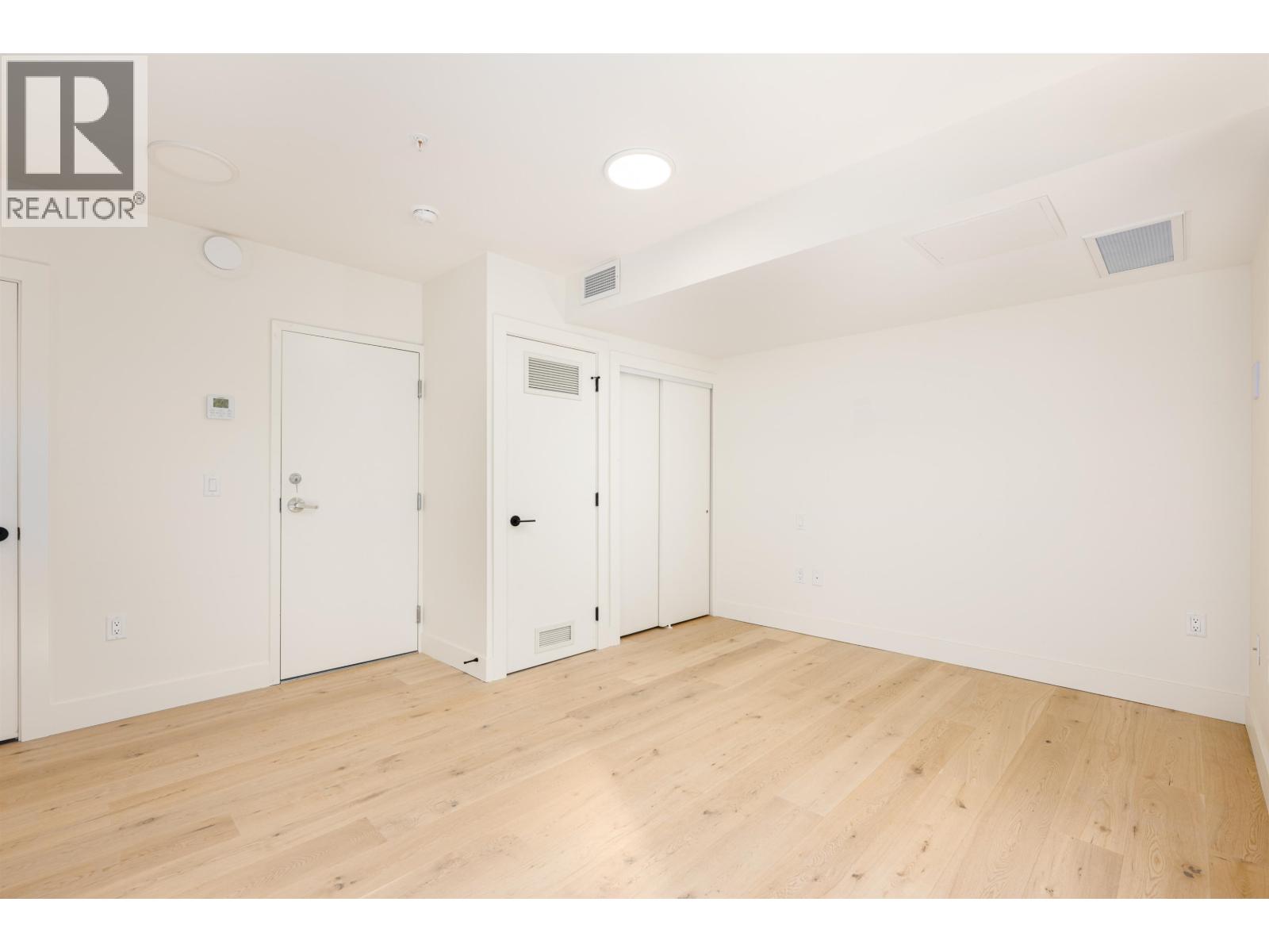 Photo 26 of Th 6 610 E 3rd Street, North Vancouver BC
