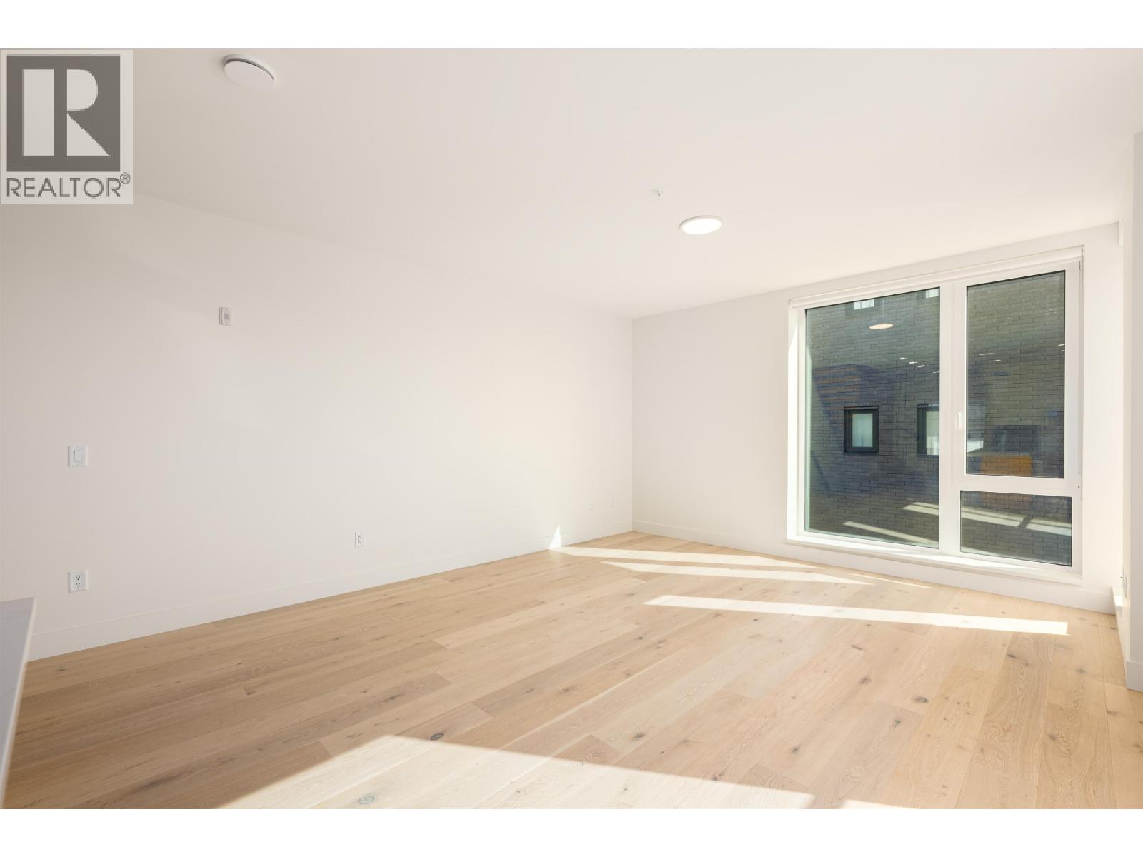 Photo 4 of Th 6 610 E 3rd Street, North Vancouver BC