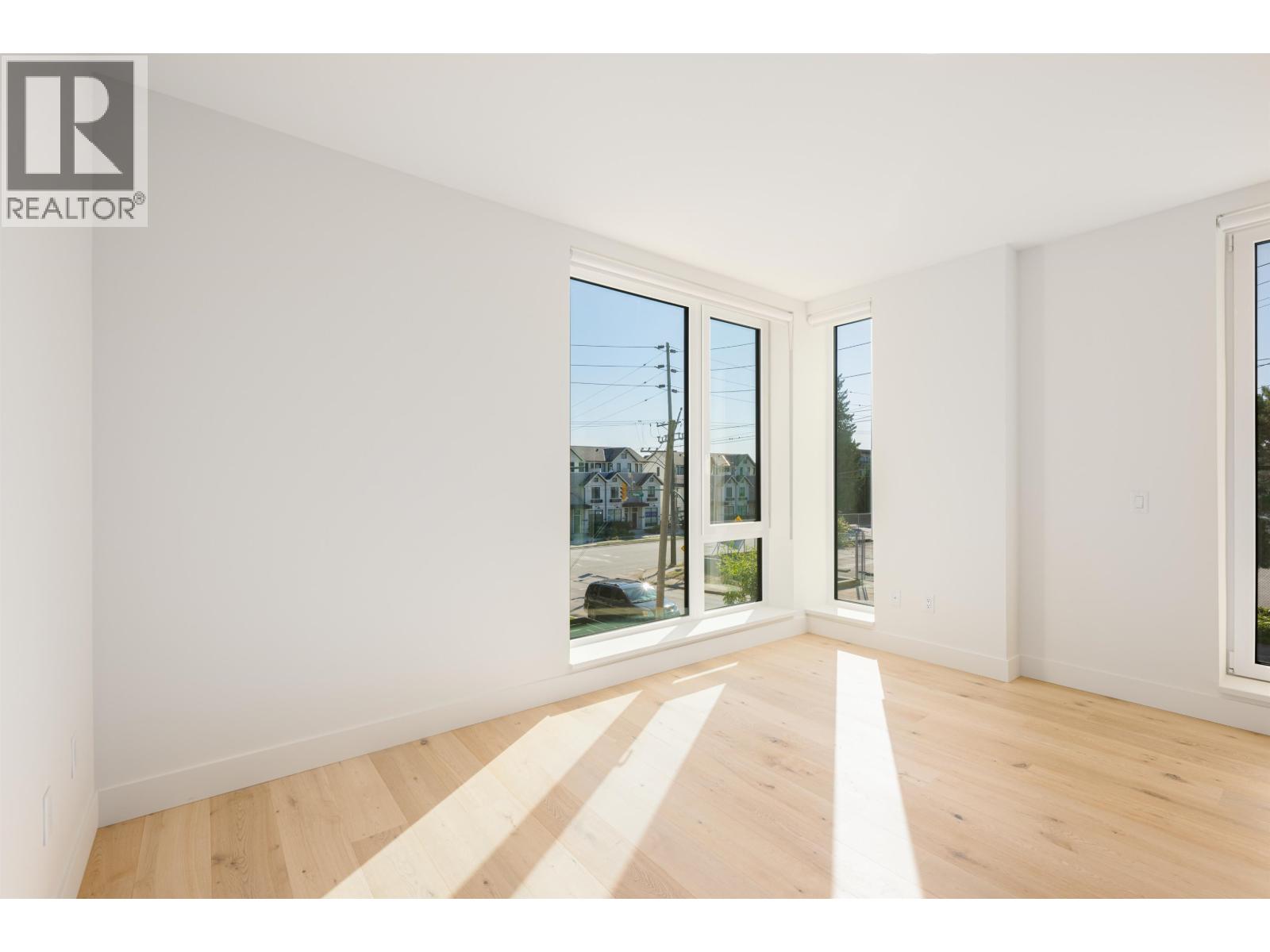 Photo 5 of Th 6 610 E 3rd Street, North Vancouver BC
