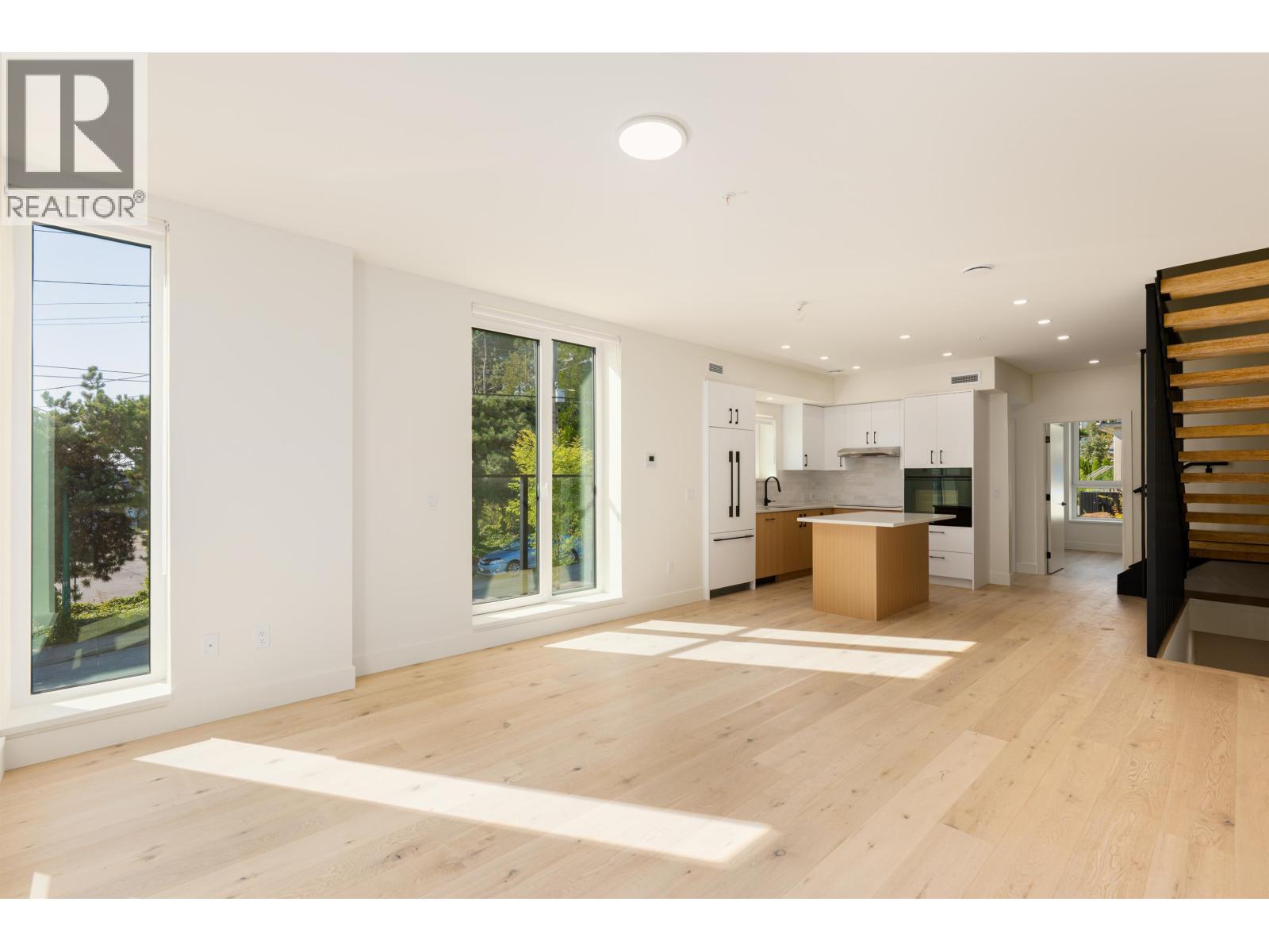 Photo 6 of Th 6 610 E 3rd Street, North Vancouver BC