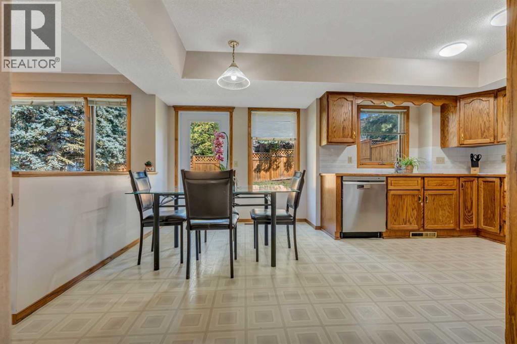 Photo 10 of 11554 Douglas Woods Rise Se, Calgary AB