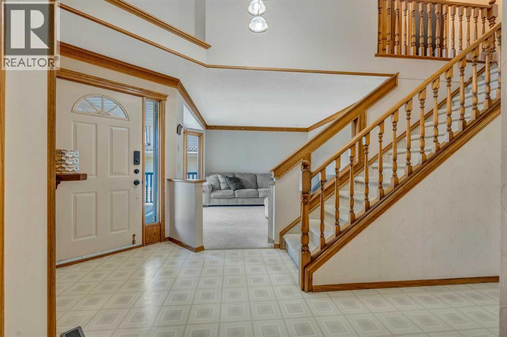 Photo 4 of 11554 Douglas Woods Rise Se, Calgary AB