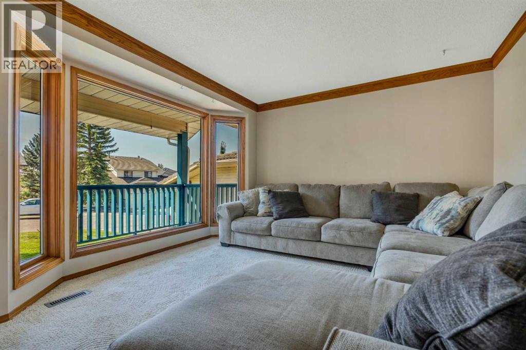 Photo 5 of 11554 Douglas Woods Rise Se, Calgary AB
