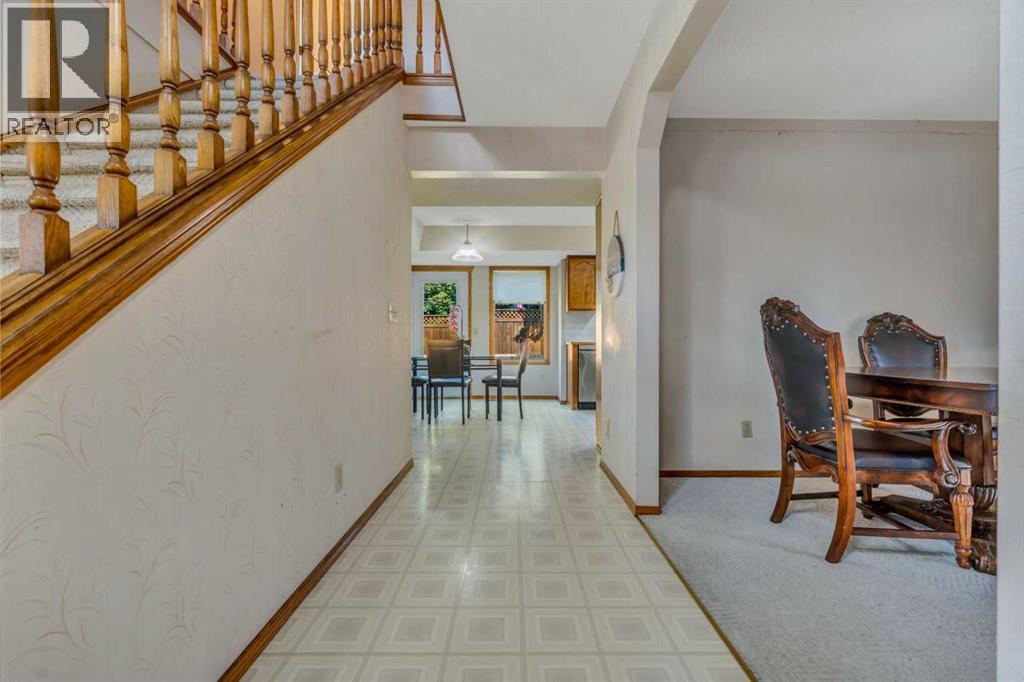Photo 9 of 11554 Douglas Woods Rise Se, Calgary AB