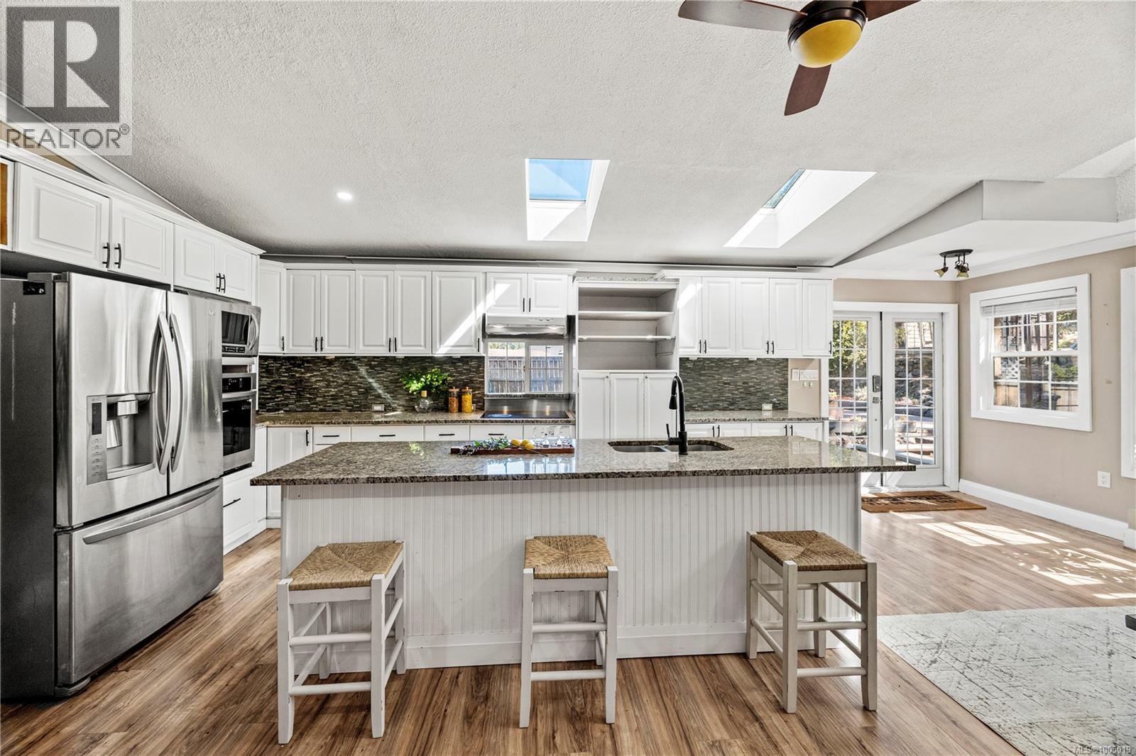 Photo 8 of 2206 Millstream Rd, Langford BC
