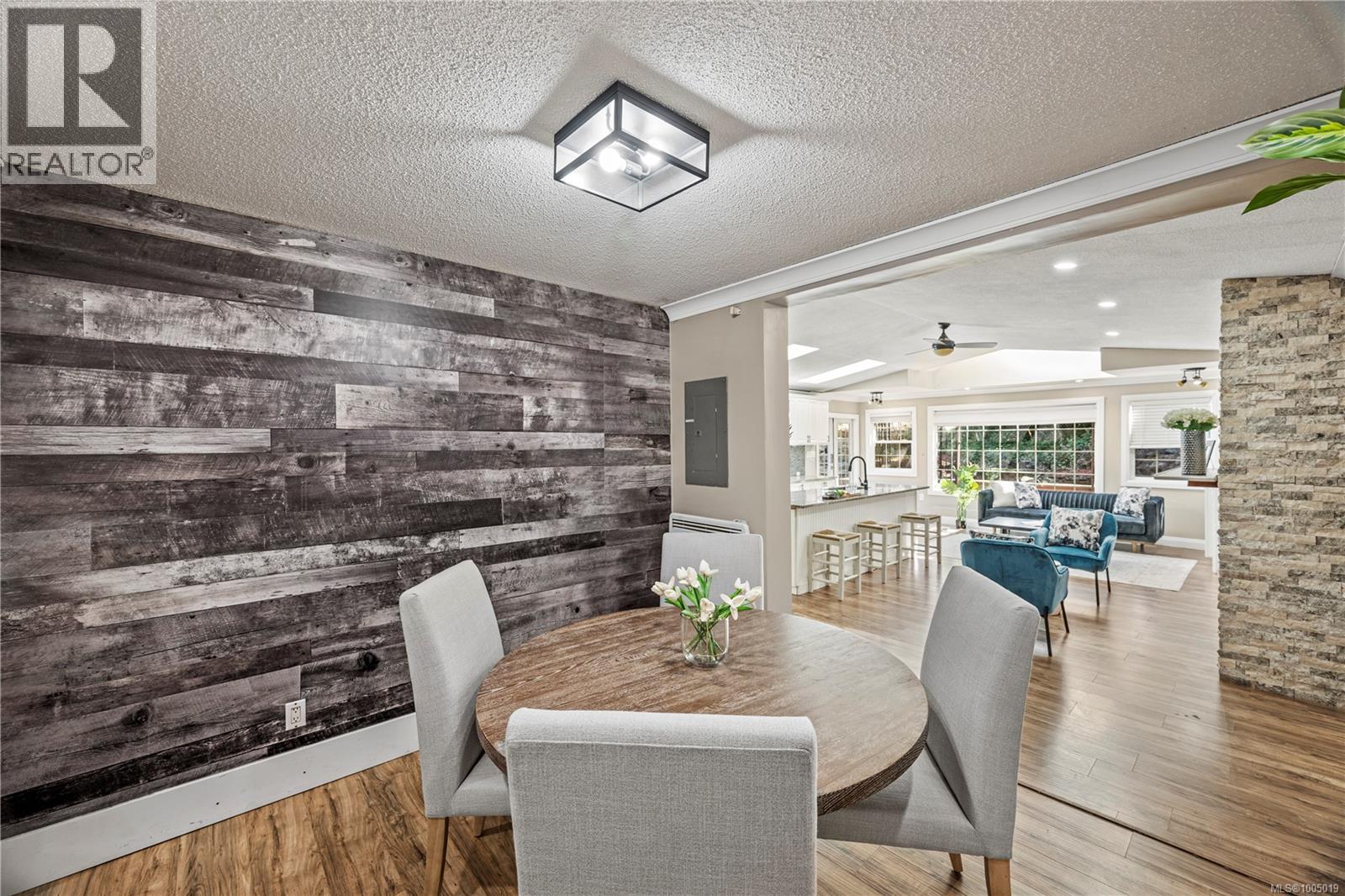 Photo 10 of 2206 Millstream Rd, Langford BC